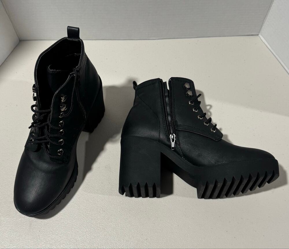 Seven7 Flat Iron Black Faux Leather Platform Chunky Heel Combat Boots Size 8